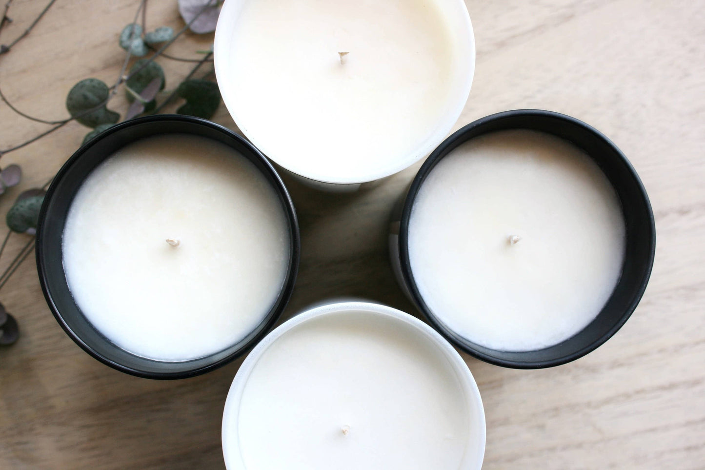 Black plum & rhubarb luxury scented soy wax candle