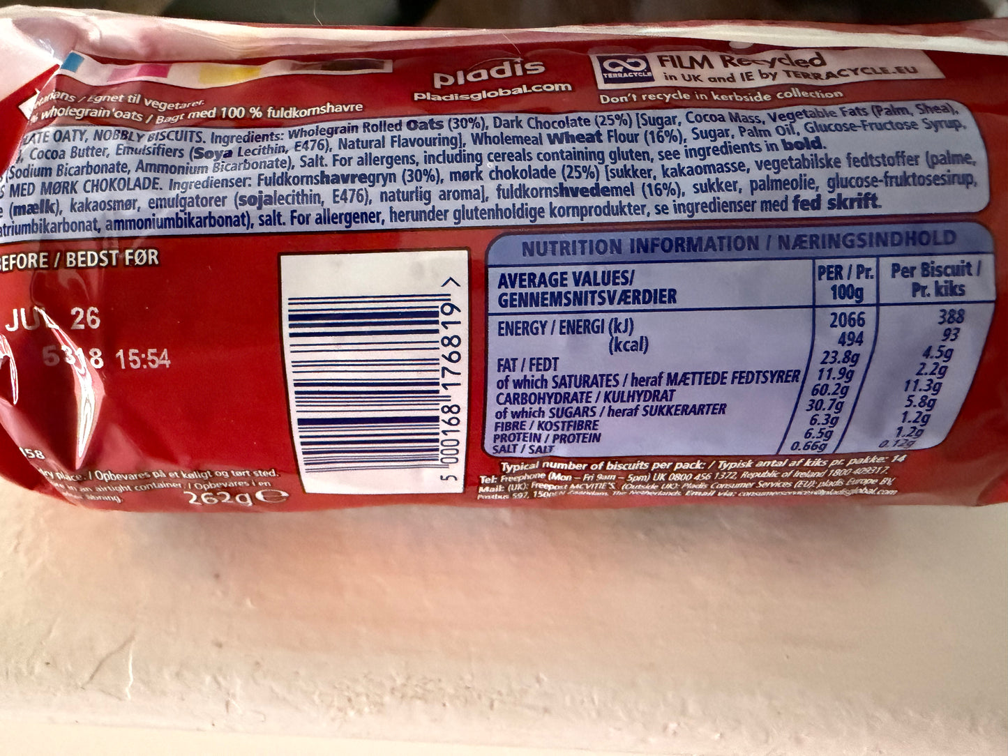 McVitie’s Dark Chocolate Hobnobs 262g